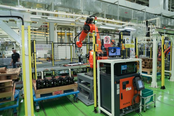 The First Midea 5G Smart Factory Outside China