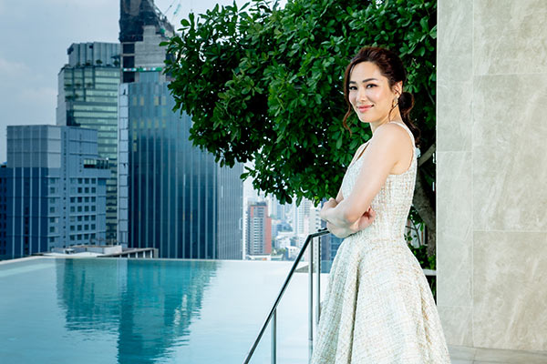 ส่องคอนโดหรู อารมณ์บ้านเดี่ยวของ จอย รินลณี