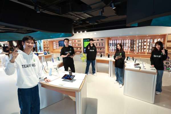 AIS เปิดตัว Flagship Store ล่าสุด ด้วยแนวคิด AIS THE YOUNIVERSE