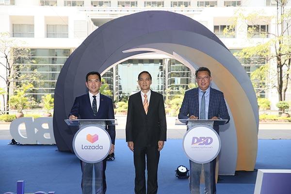 กรมพัฒน์ฯ จับมือลาซาด้า ‘เซ็น MOU’ เปิดตลาดขายสินค้าผ่านแพลตฟอร์มออนไลน์