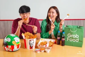 KFC จับมือ Grab ส่งแคมเปญ KFC Bucket Lover Month แจกหมวกกันน็อกดีไซน์พิเศษ