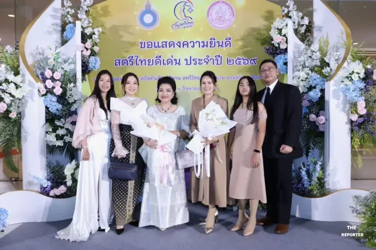 ดร.มนูญศรี รับพระราชทานเข็ม "สตรีไทยดีเด่น" ขับเคลื่อนเศรษฐกิจ